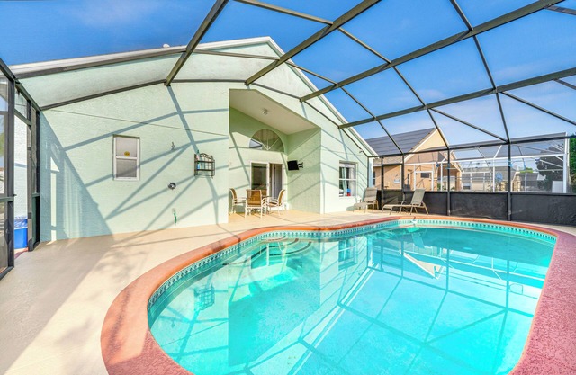 Private Pool & Yard: Family Getaway in Davenport