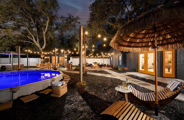 Luxe Brandon Oasis w/ Private Pool & Hot Tub!