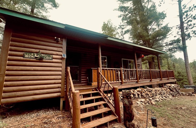 Private Cabin & Quaint à Mercer. Près de la ville avec de nombreux Northwoods Services.