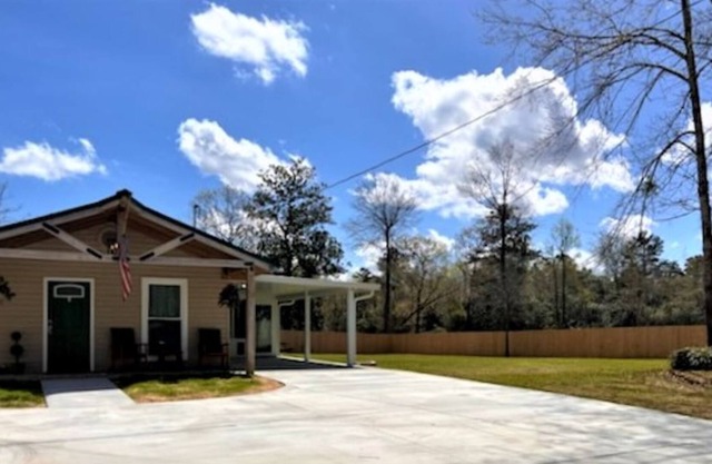 Secluded Country Cottage minutes from town! Playground, Grill, Deck