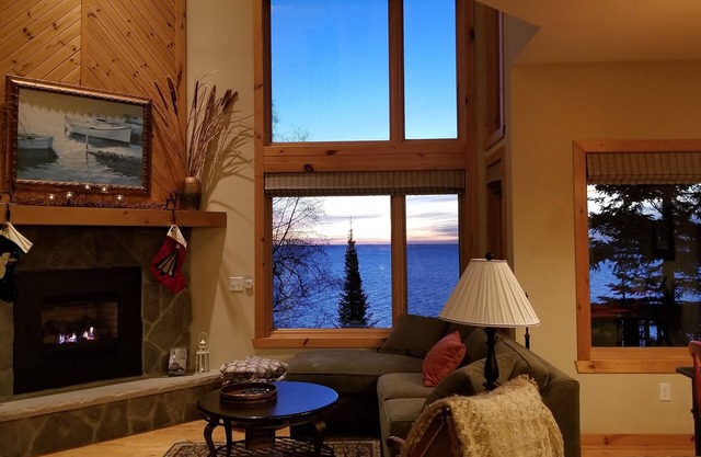 Belle maison en rangée du lac Supérieur. Privé et calme. 4 miles à Split Rock