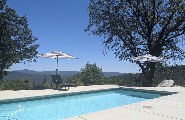 Ranch privé avec vues et piscine, à quelques minutes du centre-ville de Murphys, à 30 km. à Bear Valley