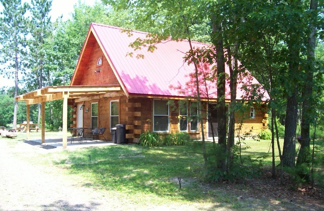 Red Roof Cabin - Rustic Log Cabin In The Woods!
