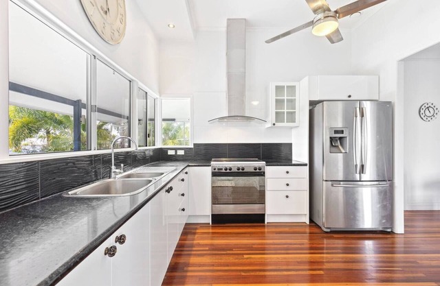 Private Resort style Queenslander at Hervey Bay