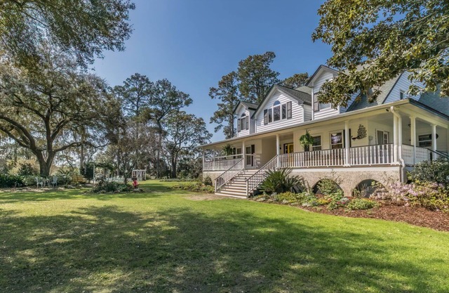 Private Retreat on Deep Water overlooking Jenkins Creek