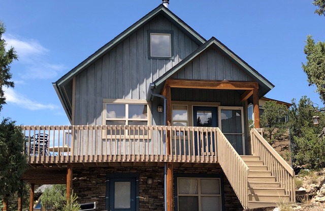 Private Rocky Mountain Cabin---Spectacular Views!