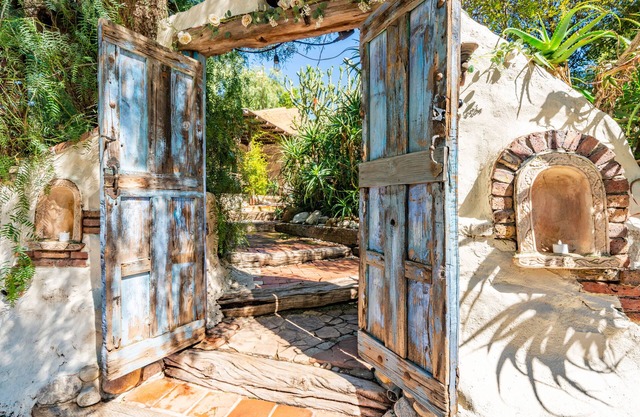Private Romantic Escape, Hidden Gem w/ Hot Tub, and Waterfall