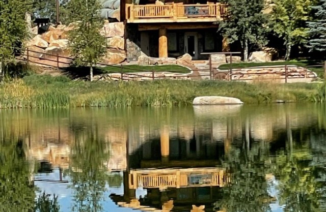 Private, Romantic Honeymoon/Anniversary Cabin Retreat with Pond and River Access