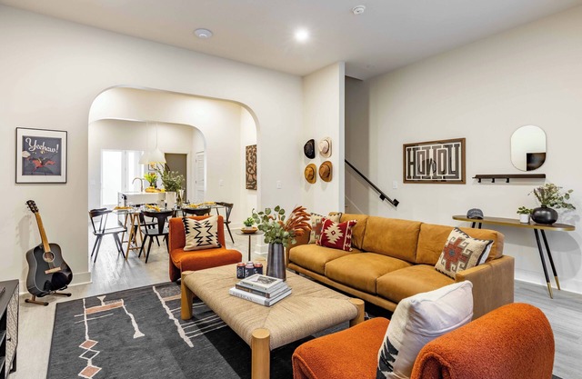 4BDR Group Suite Near Downtown w/ Large Balcony!