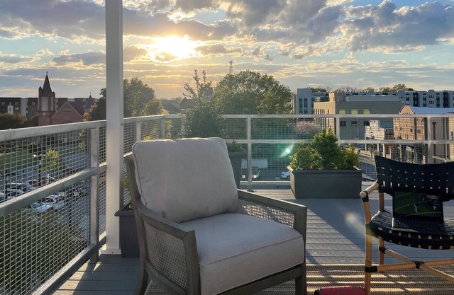 Private Roof-top Lounge Executive Condo in Historic Building - NEW
