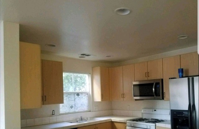 Private room 2/3 near DTLA & USC! Steps to Metro