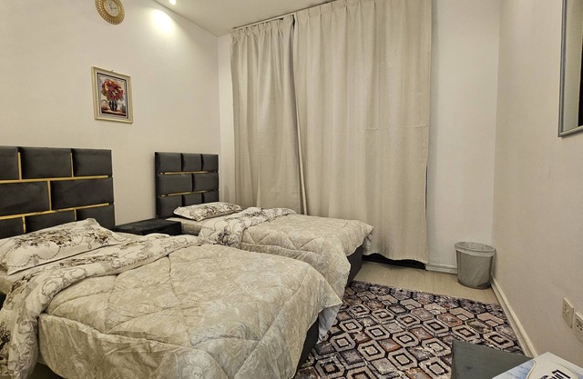 Chambre privée plus balcon dans une villa