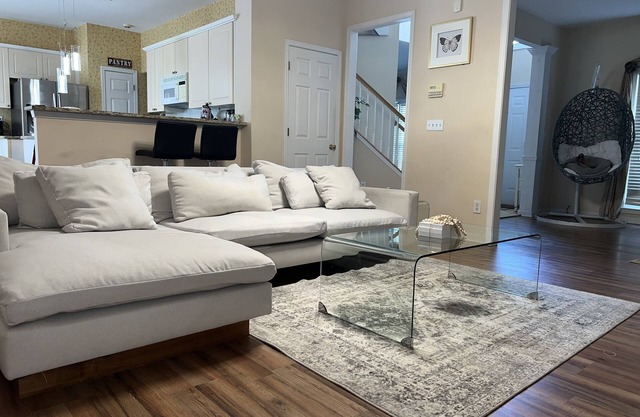 Private room in an already occupied house. Super Cozy & for a perfect staycation