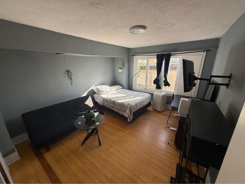 Private Room in East Hollywood