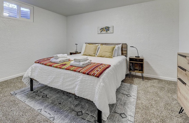 Private Room l Shared Executive Travel Home l Near Hospitals & SO MUCH MORE!