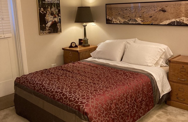 Chambre privée, entrée privée dans un cadre de séquoia