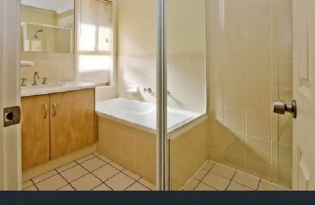 Self contained flat (pet friendly)