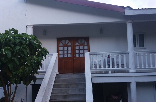 Private rooms in Spacious Home in Quiet area nr Intl Airpt and beach