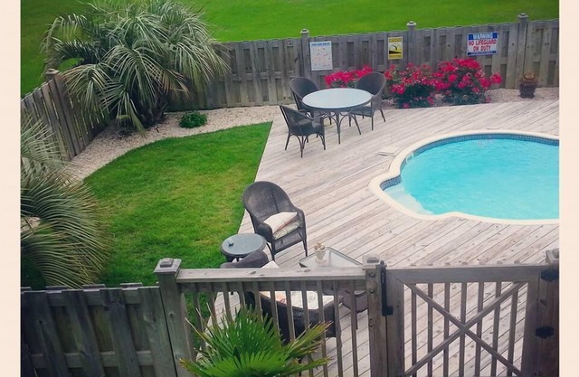 Super piscine privée d'eau de mer Vues sur l'océan, décoration festif! Délicieux!