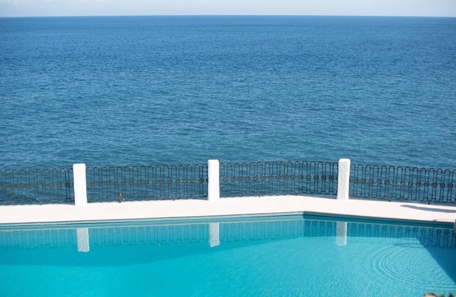 !!! ACCÈS PRIVÉ À LA MER ET PISCINE D'EAU DE MER !!!