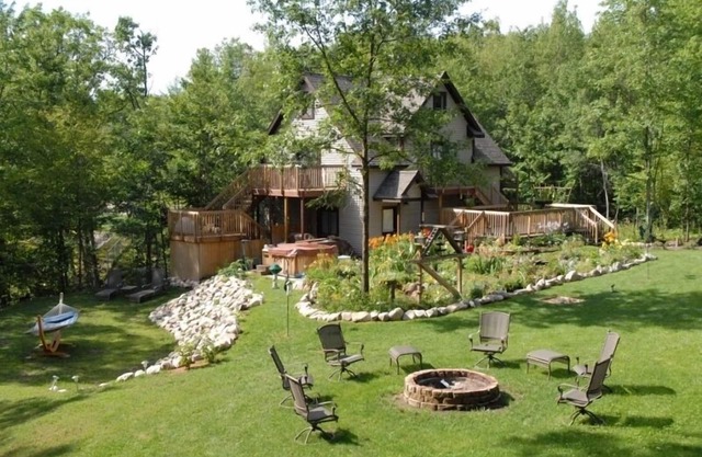 Cottage familial isolé avec 2 mini-cabines et bain à remous sur le lac Sanford