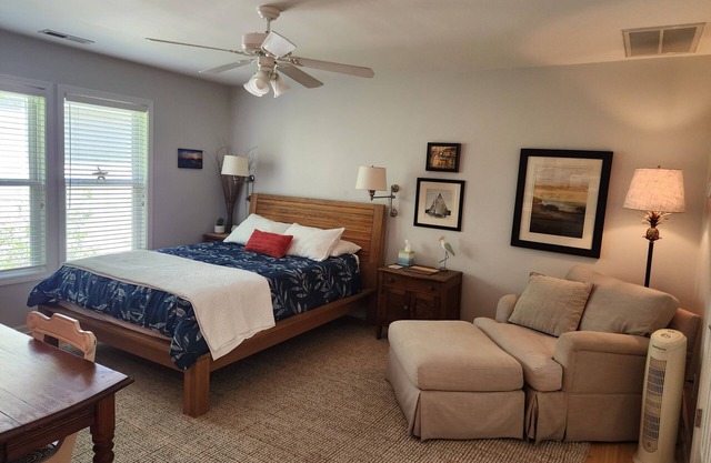 Private serene and spacious studio in pristine gated community, 10 min to beach