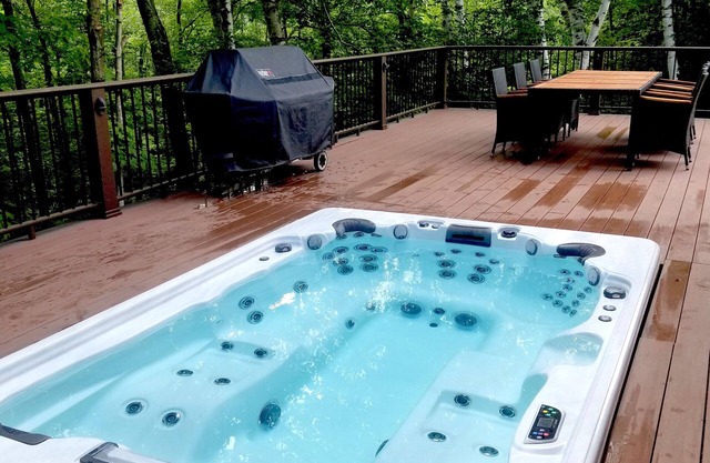 Lodge de ski privé avec bain à remous géant à moins de deux miles de Sugarbush!