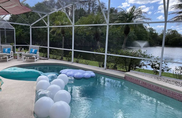Récemment réaménagé!~ Piscine privée ~ 8 km de Disney ~ Sea World