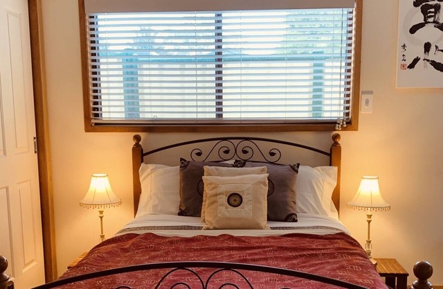 Private, spacious & sparkling clean studio with ensuite at Umina Beach