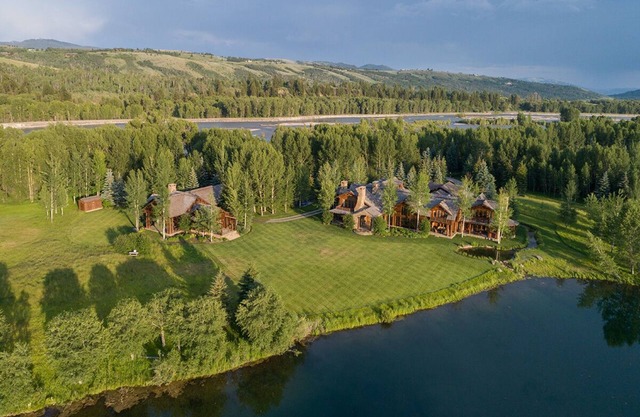 Lodge privé et majestueux niché près des rives de la rivière Snake