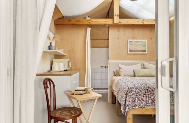 Private Studio/easy access to trendy East Austin