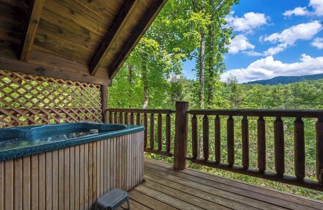 Private Studio Log Cabin! Hot Tub, Fireplace, Honeymoon!