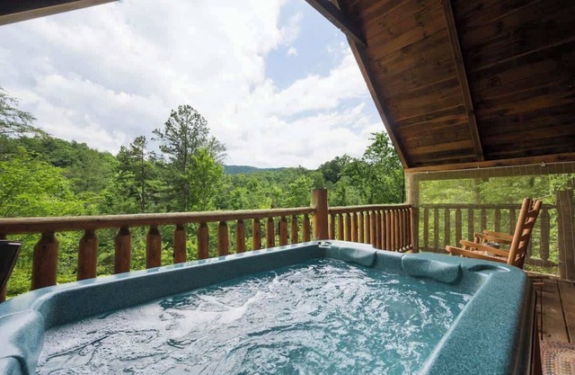 Private Studio Log Cabin! Hot Tub, Fireplace, Honeymoon!