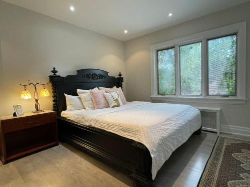 Private Suite in Forest Hill with full kitchen and parking
