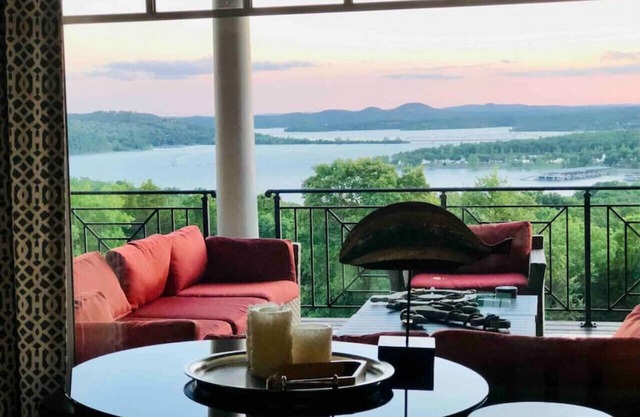 PRIVATE Table Rock pool / hot tub/ golf 16ppl