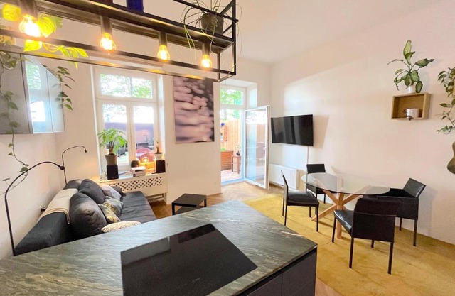 Private terrace, 8 min to center