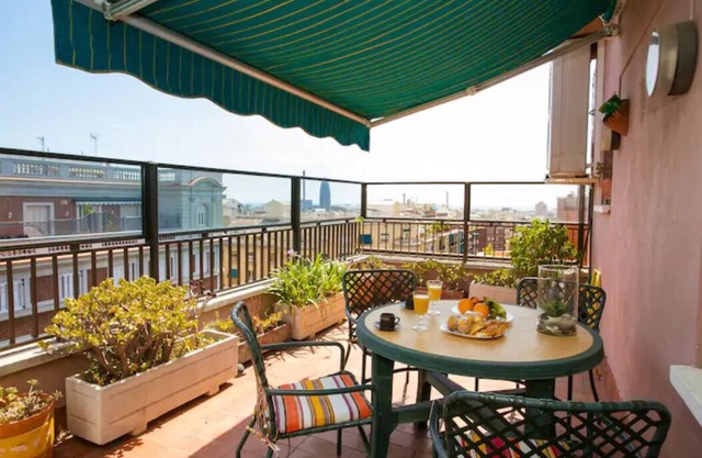 Terrasse privée avec vue sur la Sagrada Familla dans un quartier calme