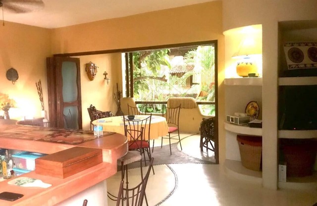 Oasis tropicale privée à quelques pas de la plage, des restaurants et des magasins