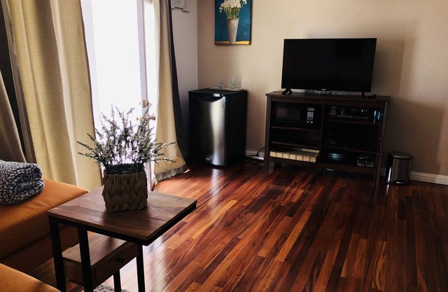 Private Unit/ Private Entrance 5-10 mins away from CHOC, UCI,Kaiser, Disney