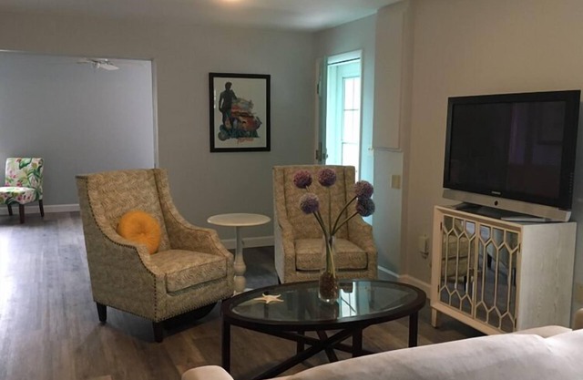 Belle-mère privée mise à jour avec cour clôturée à 6,4 km de Siesta Key