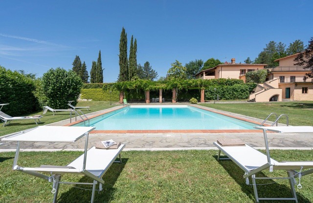 Merveilleuse maison de vacances privée avec bain à remous, WIFI, sauna, piscine privée, TV, patio