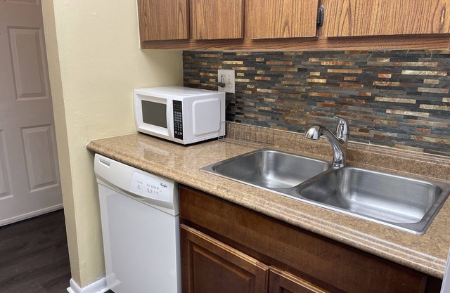 PRIVATE VACATION HOME! 2min from outlets mall, restaurants/i95, airport/beach!
