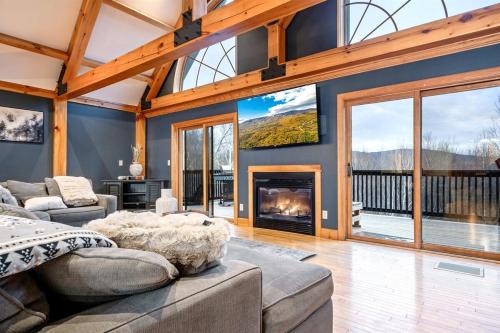 Private, Views, Hot Tub, Pets OK, Spacious!