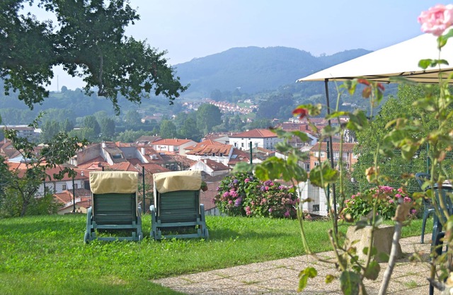 Entrez en contact avec la nature dans une ancienne ferme surplombant Ampuero