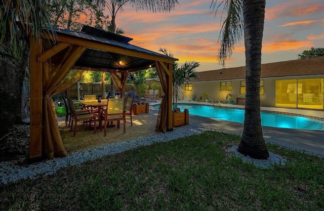 Private Villa/ BBQ, Firepit, Pool, Disney