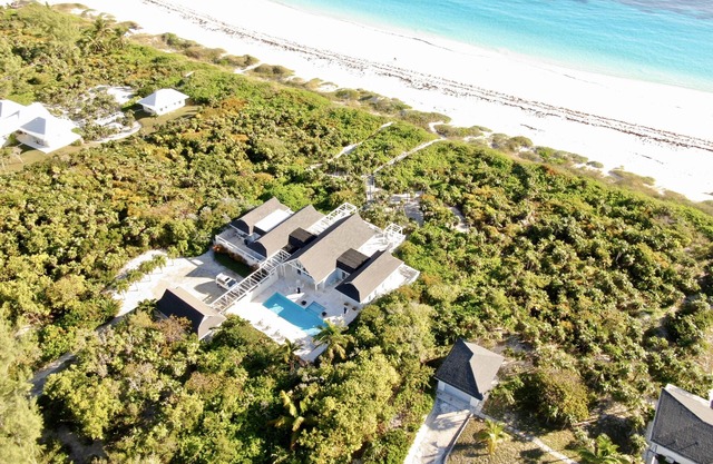 Private Villa Directly on Windermere Beach, Private Pool, Tennis