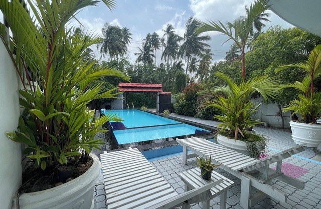 Private Villa for Families or Groups Stay Near unawatuna Beach 5Bed rooms pool