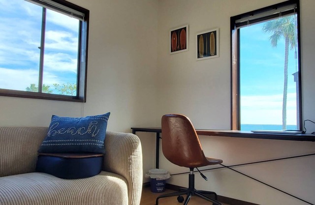 Private villa for rent 10 seconds walk to the sea / Kamogawa Chiba
