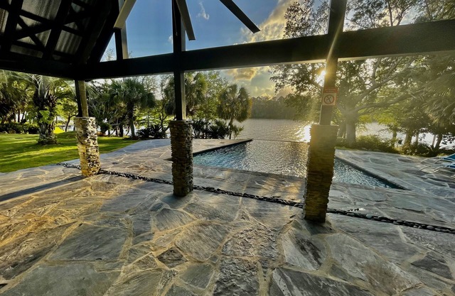 Villa privée + bateau + piscine à débordement + kayak avec les dauphins!