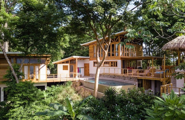 Nouvelle maison avec vue sur la plage / jungle. 4 chambres / 4 salles de bain et piscine à débordement. 8 couchages